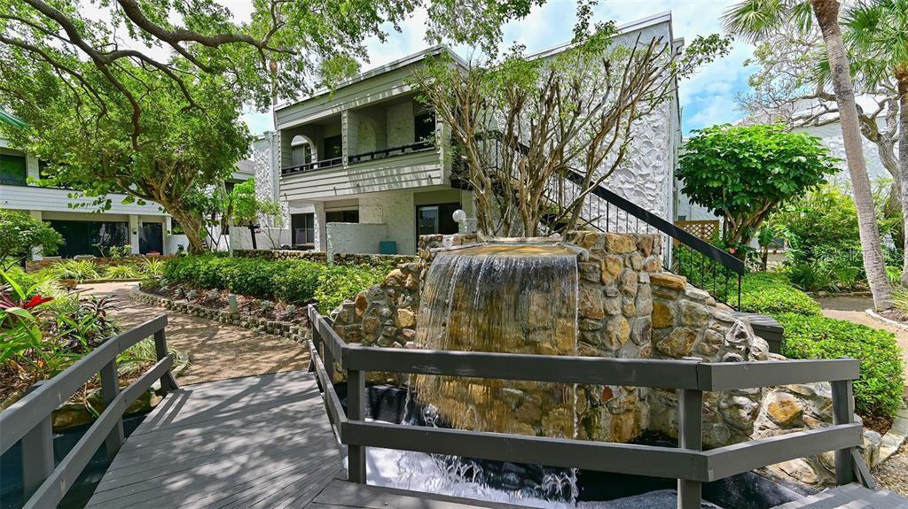 Image 44 of 83 For 1555 Tarpon Center Drive G 235