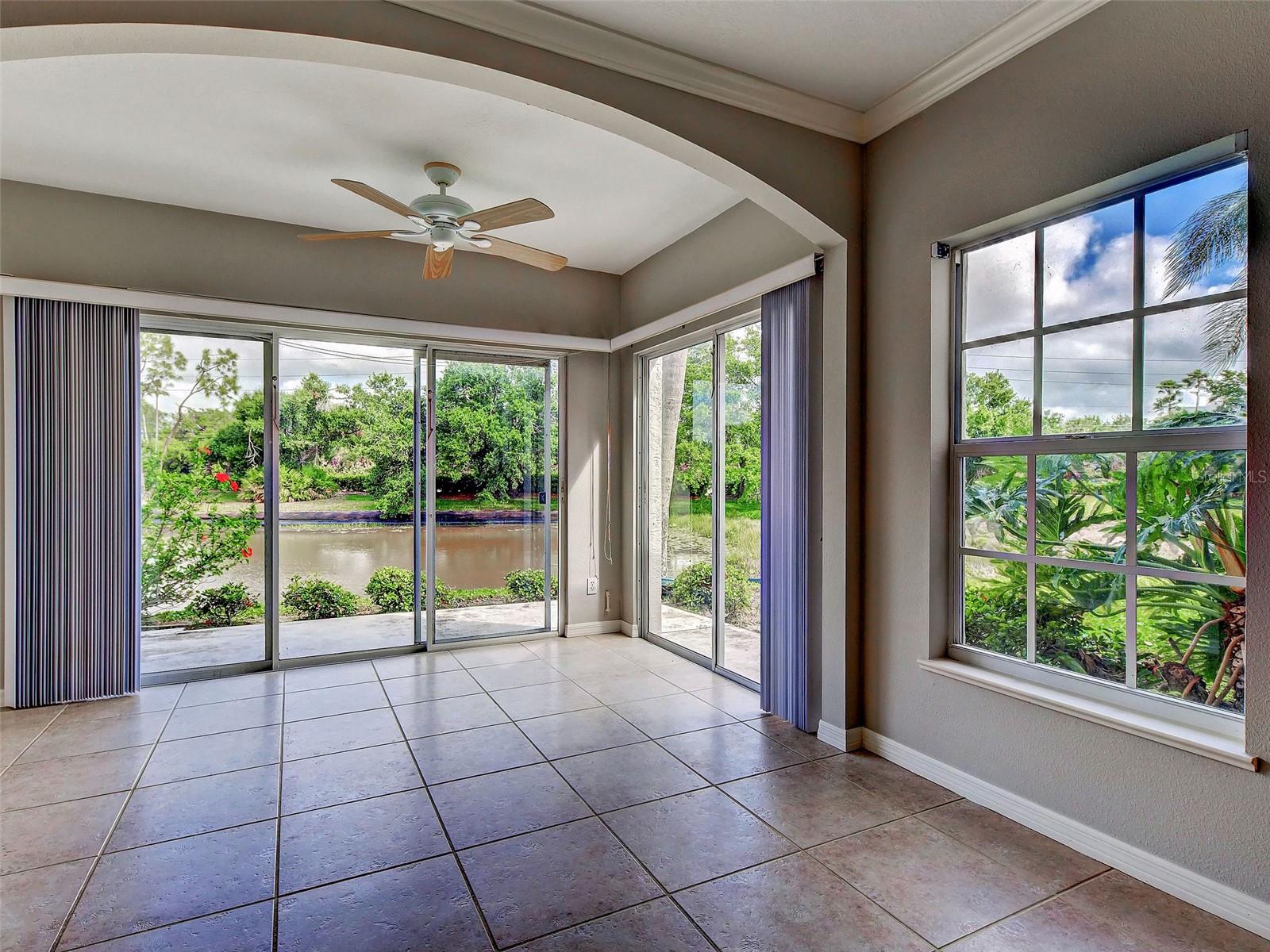 Image 12 of 48 For 902 Addington Court 103