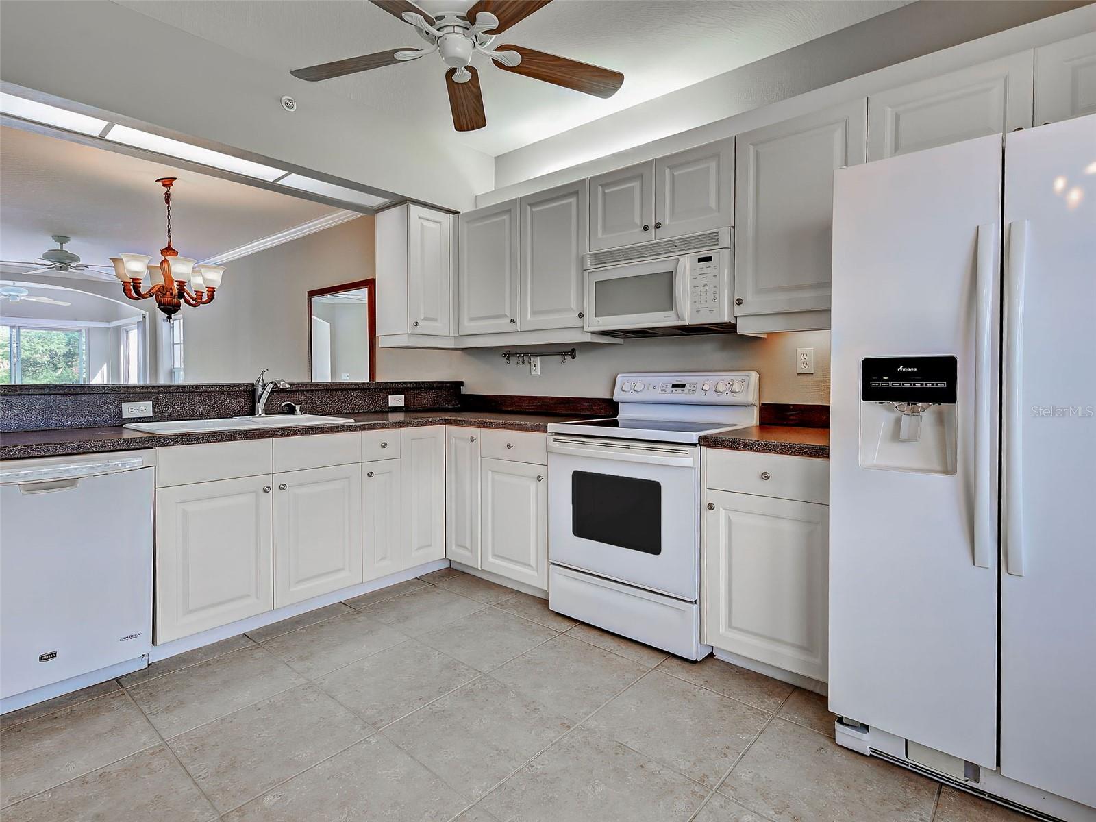 Image 14 of 48 For 902 Addington Court 103