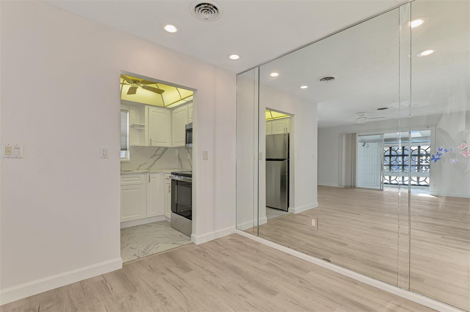 Image 15 of 43 For 1205 Tarpon Center Drive E2