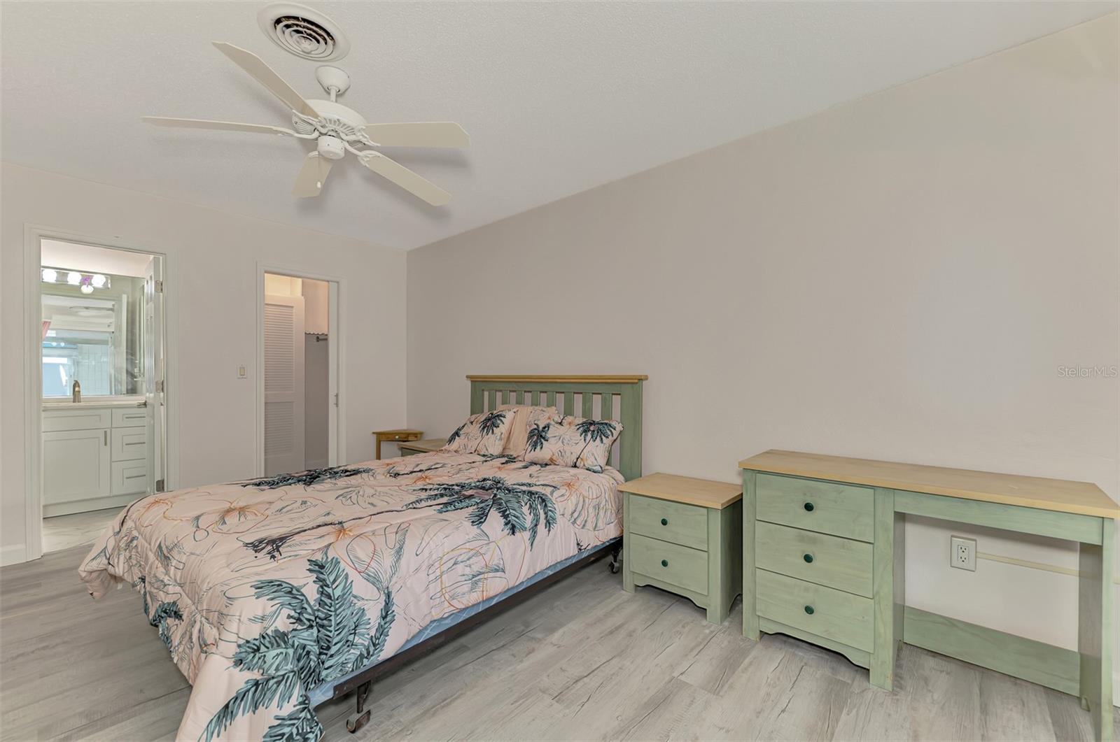 Image 19 of 43 For 1205 Tarpon Center Drive E2