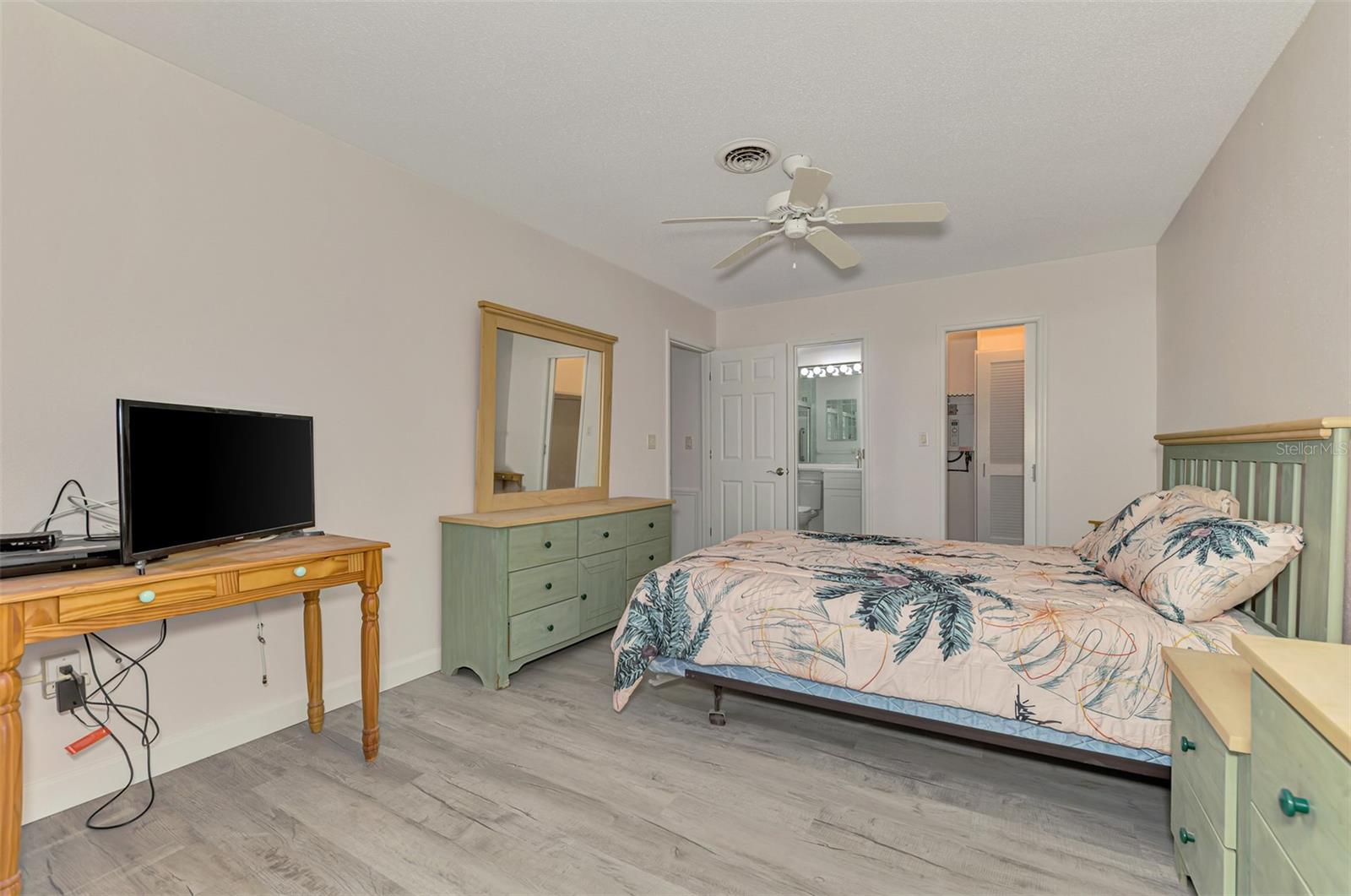 Image 21 of 43 For 1205 Tarpon Center Drive E2