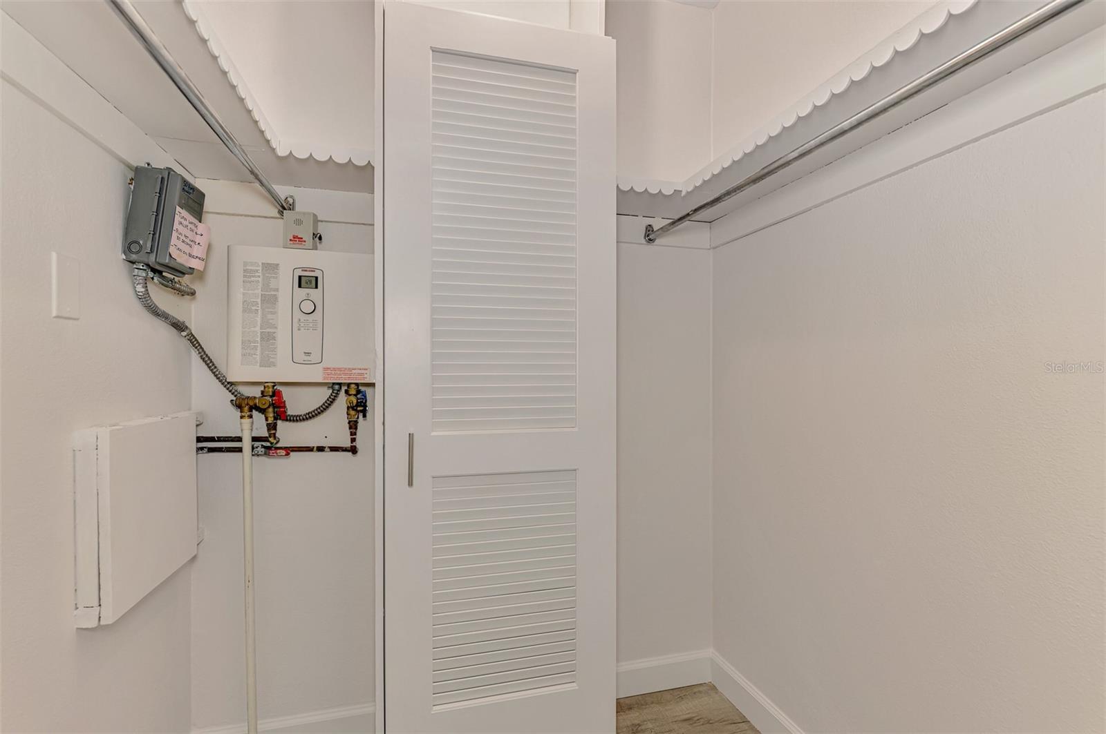 Image 22 of 43 For 1205 Tarpon Center Drive E2