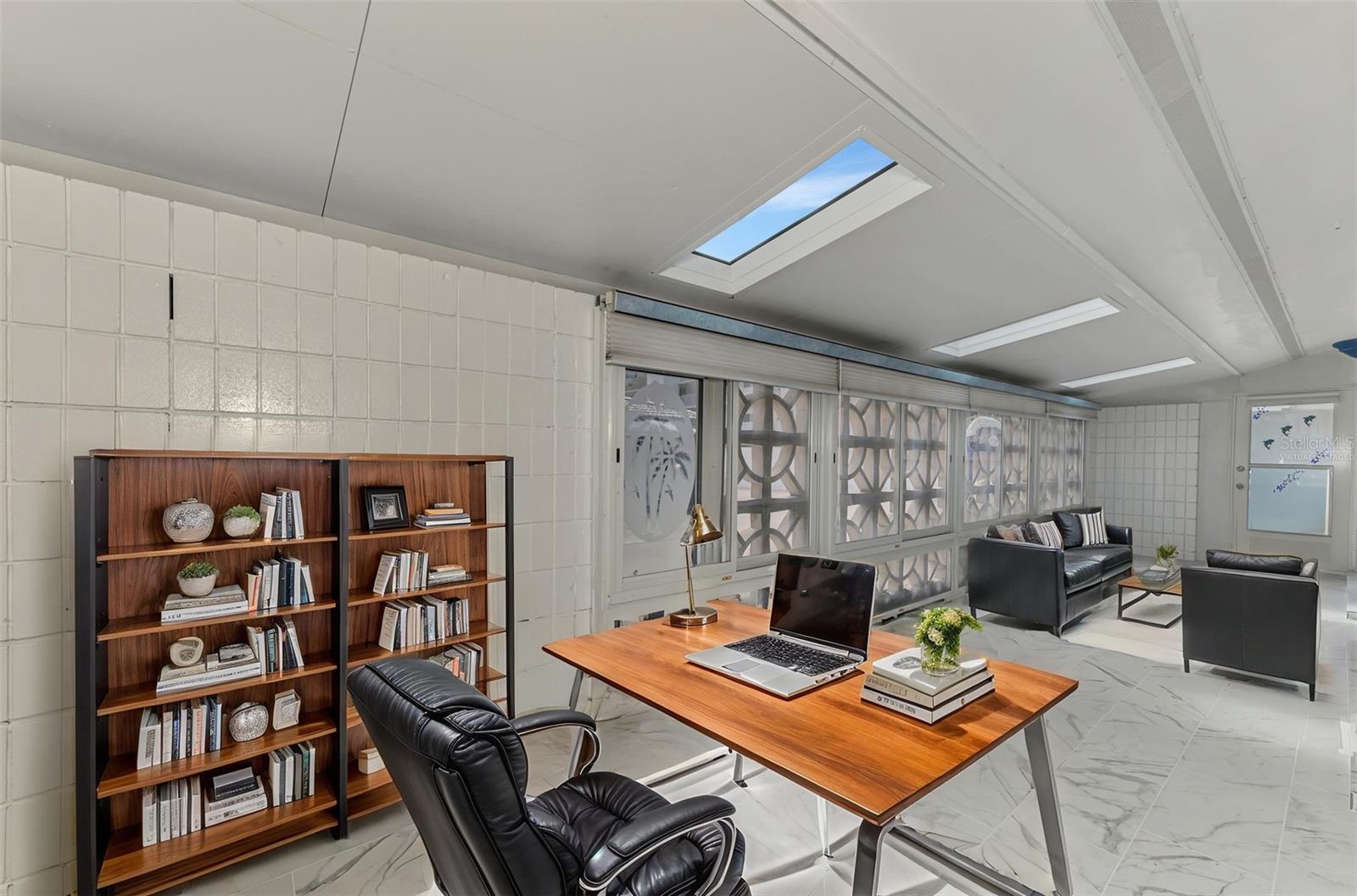 Image 28 of 43 For 1205 Tarpon Center Drive E2