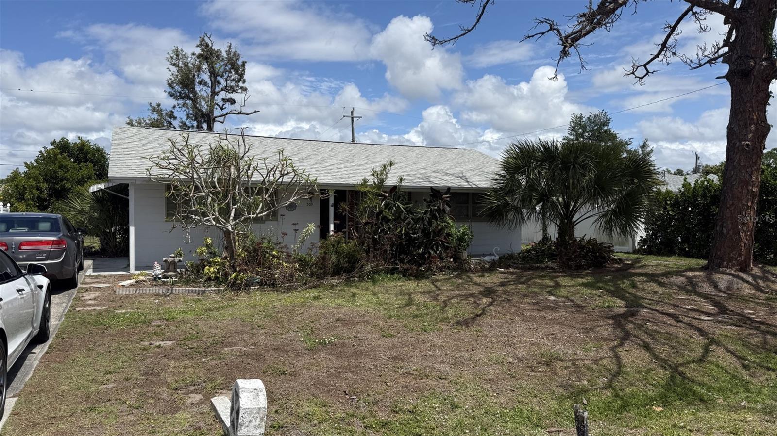 Listing photo id 2 for 309 Base Avenue E