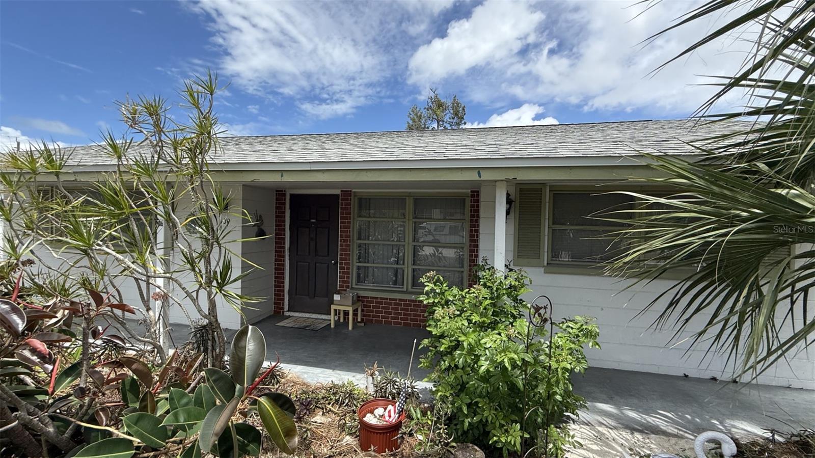 Listing photo id 3 for 309 Base Avenue E