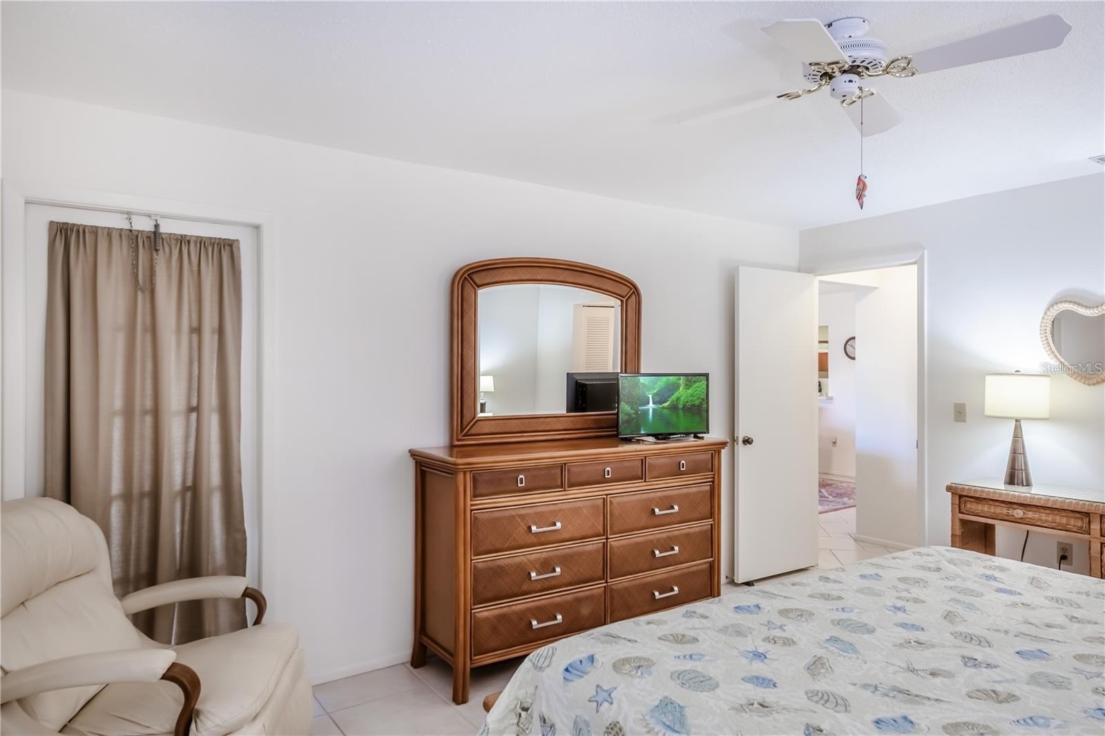 Image 14 of 20 For 335 Three Lakes Lane L