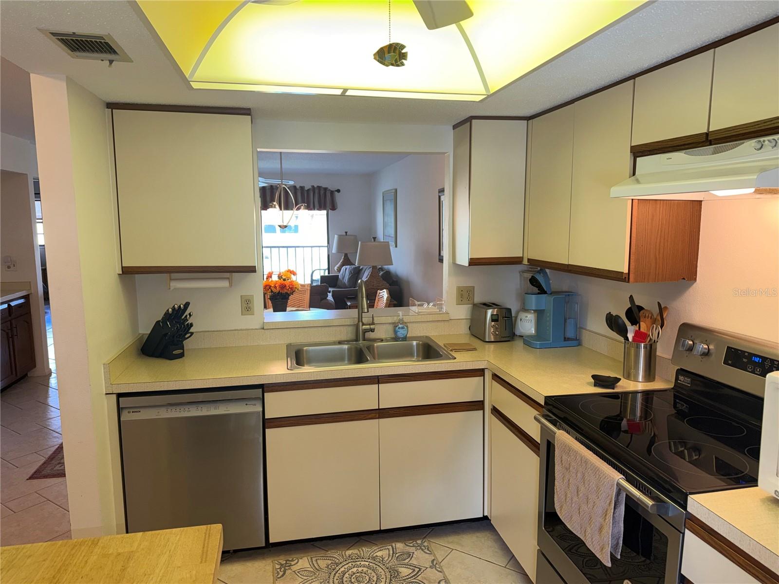 Image 4 of 20 For 335 Three Lakes Lane L