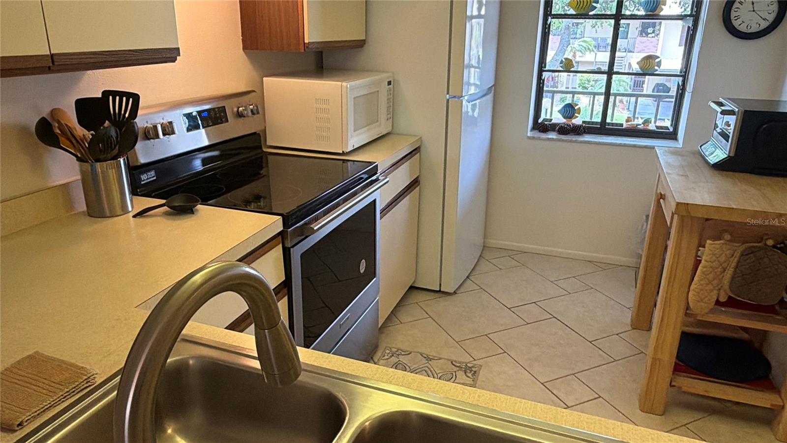 Image 5 of 20 For 335 Three Lakes Lane L