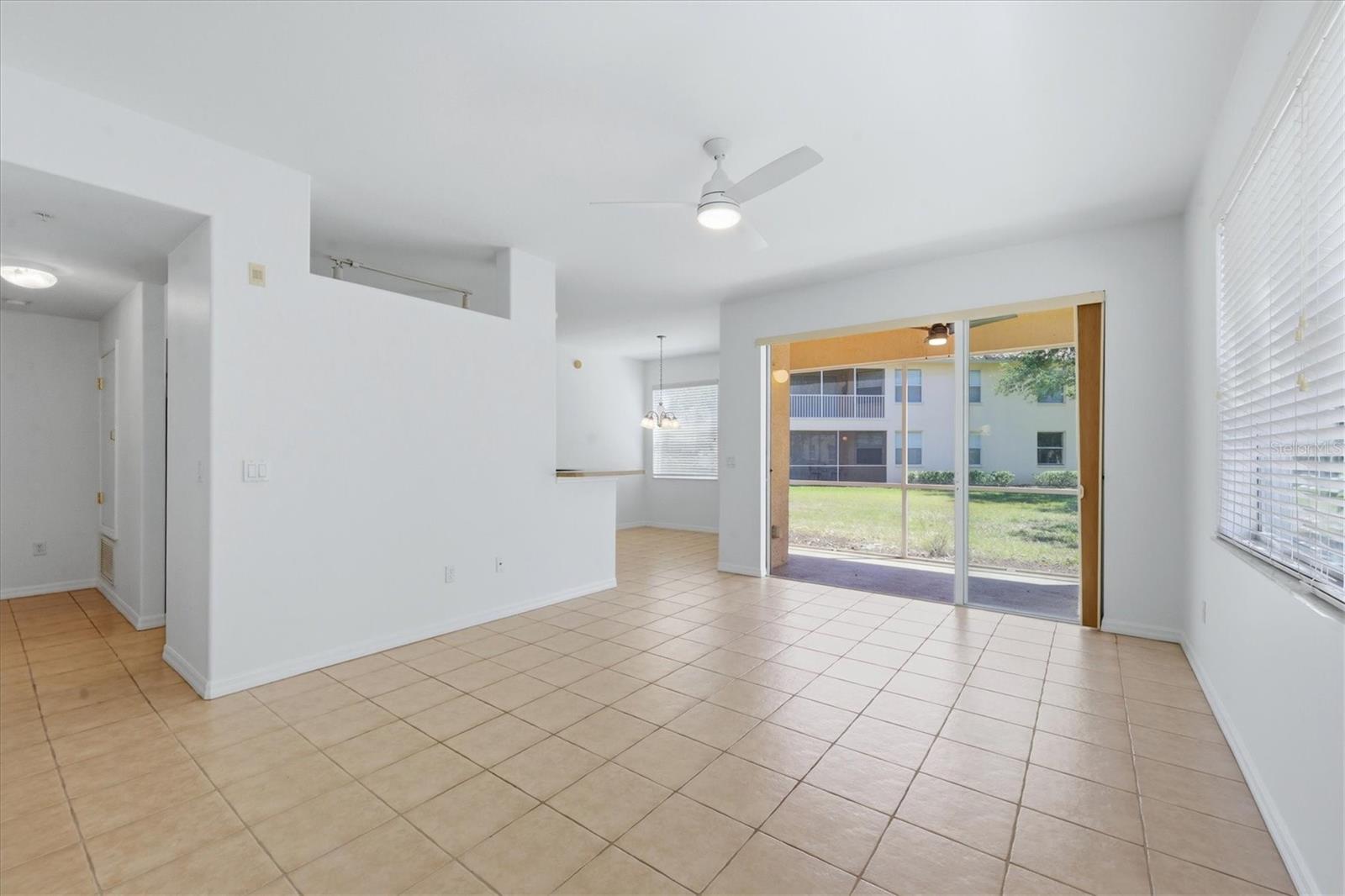 Image 11 of 70 For 4270 Vicenza Drive B40