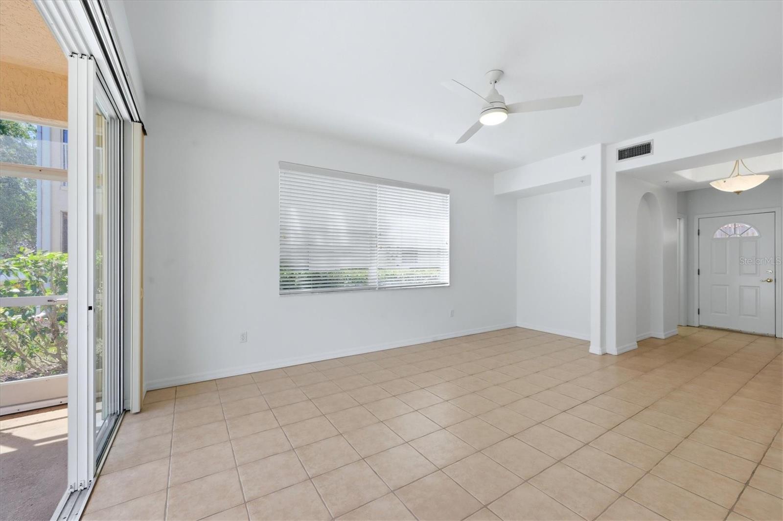 Image 14 of 70 For 4270 Vicenza Drive B40