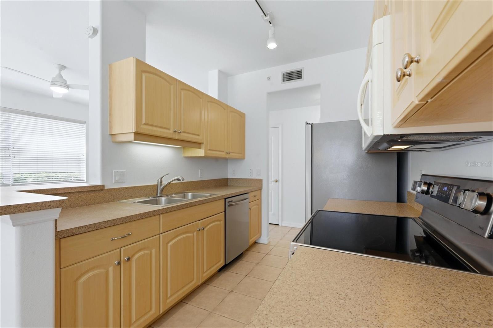 Image 18 of 70 For 4270 Vicenza Drive B40