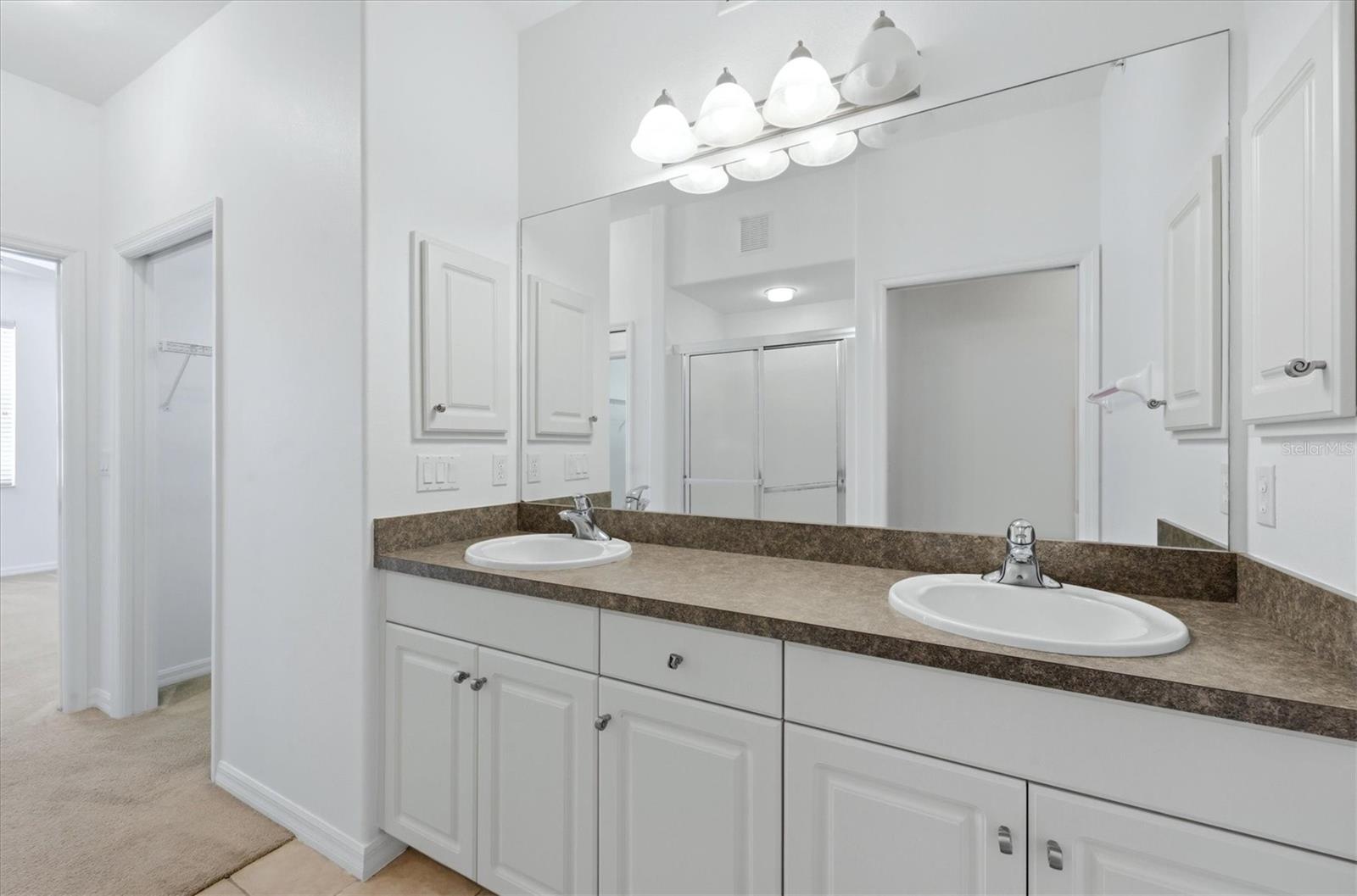 Image 26 of 70 For 4270 Vicenza Drive B40