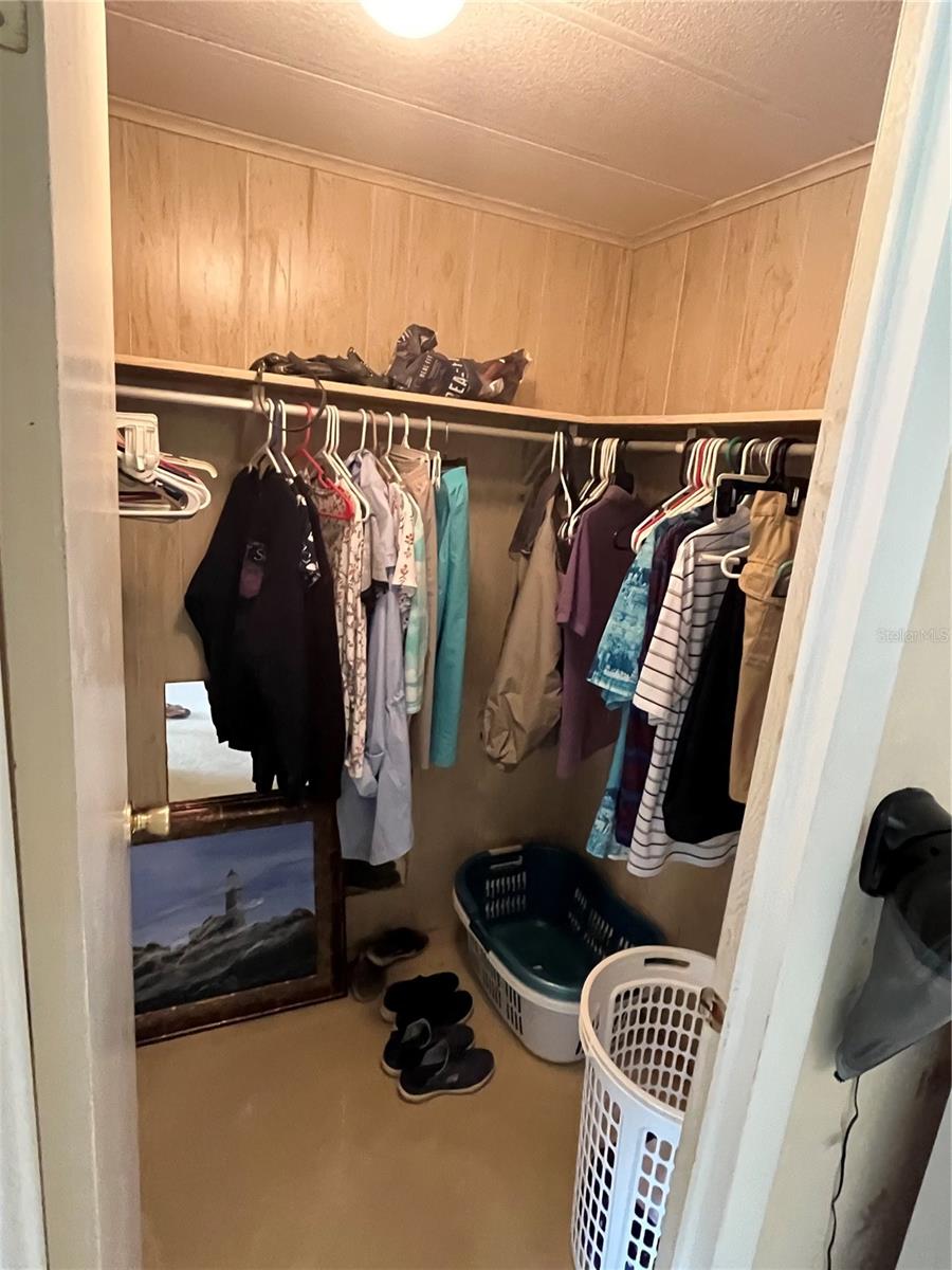 Image 35 of 39 For 785 Cervina Drive N