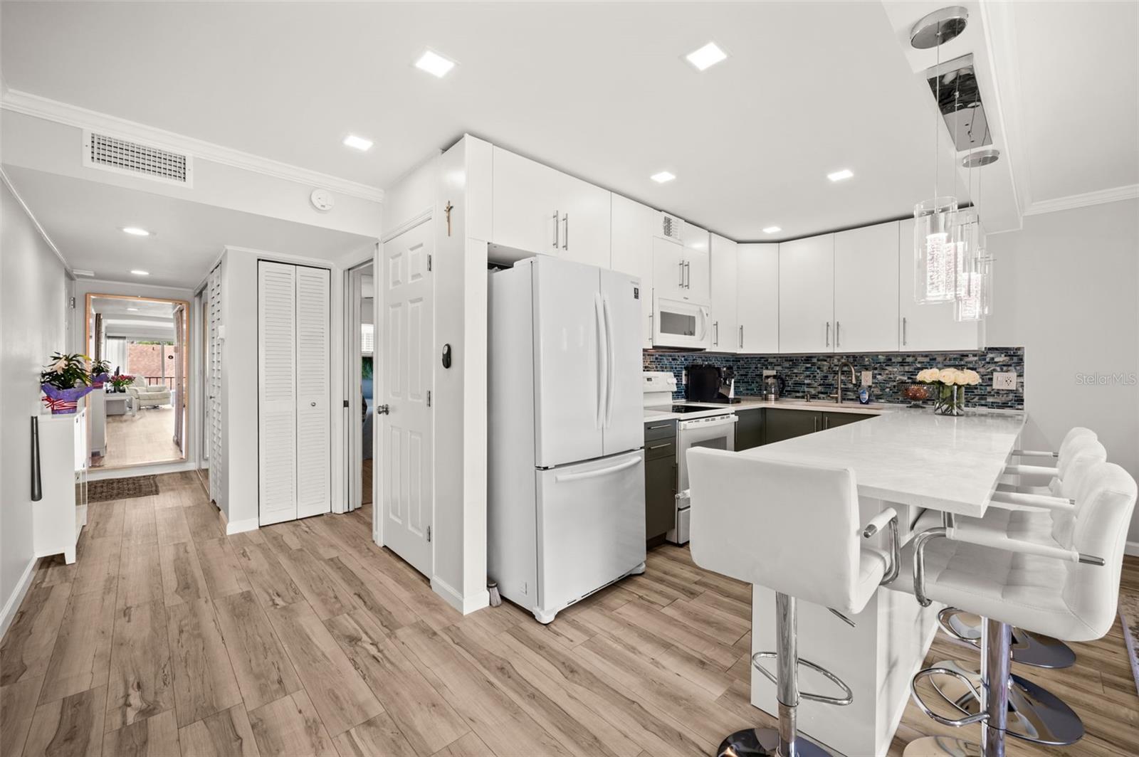 Image 10 of 30 For 2763 Woodgate Lane 301