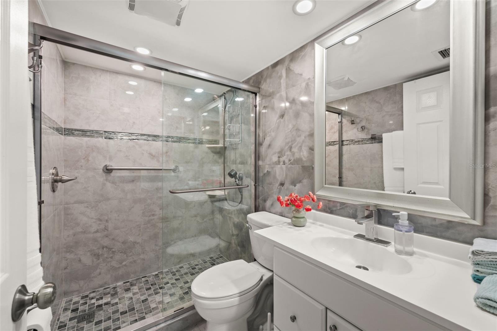 Image 14 of 30 For 2763 Woodgate Lane 301