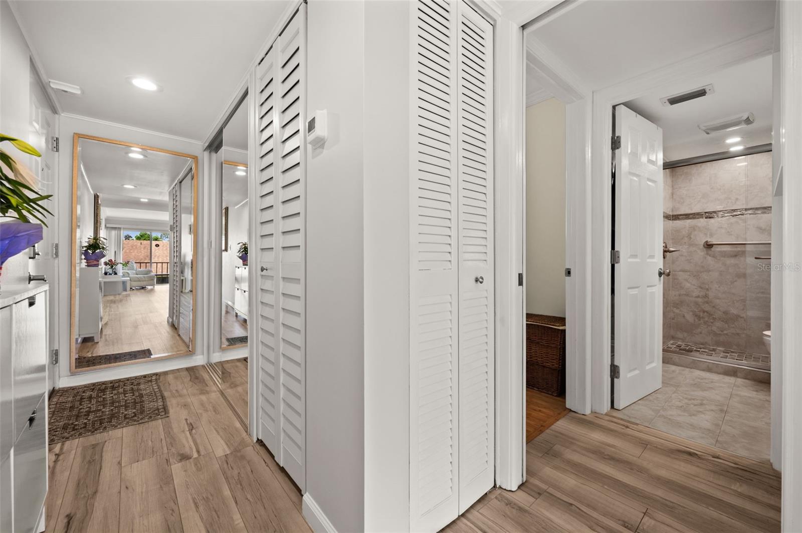 Image 16 of 30 For 2763 Woodgate Lane 301