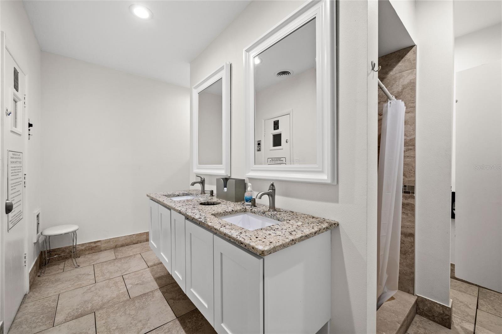 Image 23 of 30 For 2763 Woodgate Lane 301