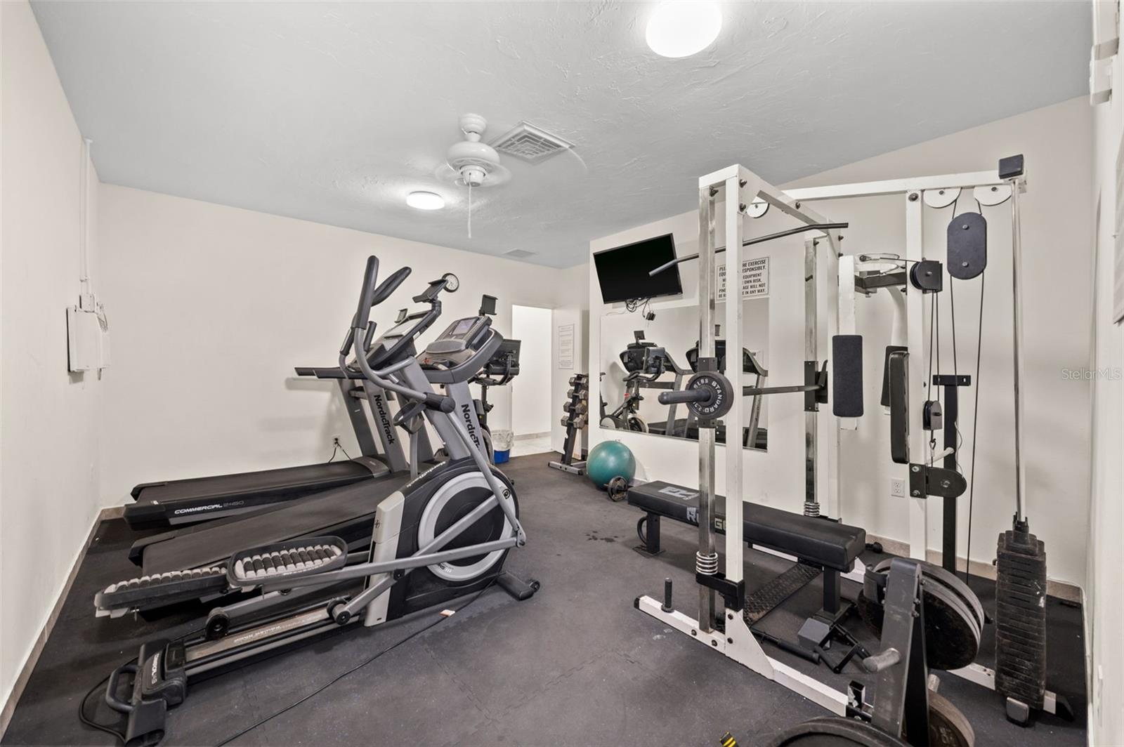 Image 25 of 30 For 2763 Woodgate Lane 301