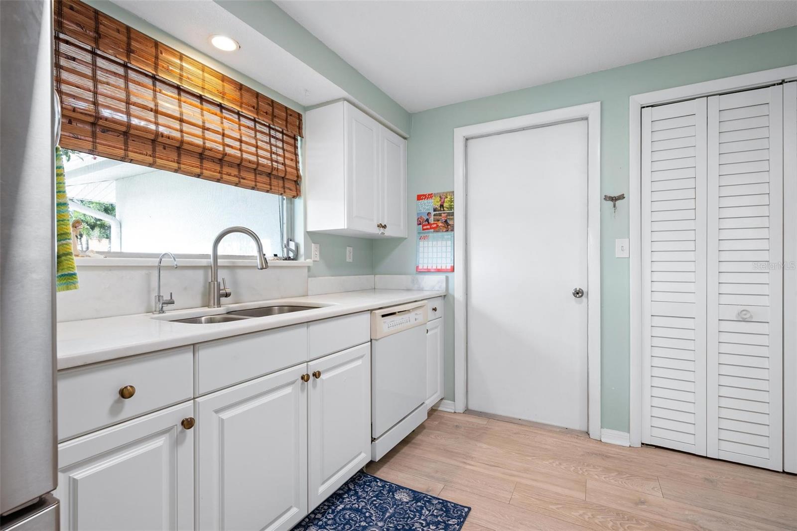 Image 15 of 41 For 981 Gondola Drive