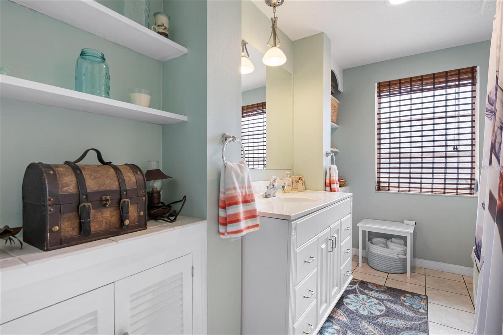 Image 28 of 41 For 981 Gondola Drive