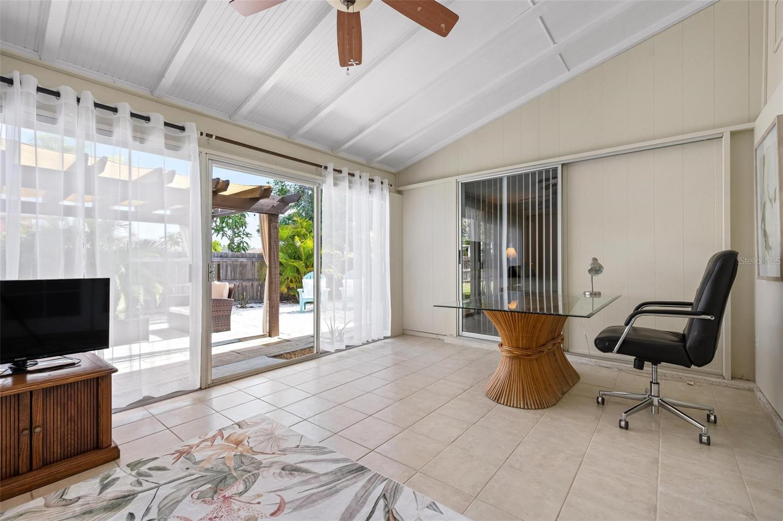 Image 32 of 41 For 981 Gondola Drive