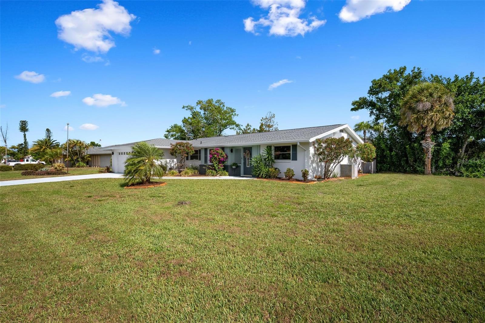 Image 4 of 41 For 981 Gondola Drive