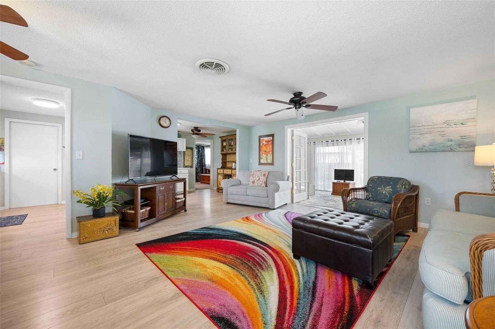 Image 5 of 41 For 981 Gondola Drive