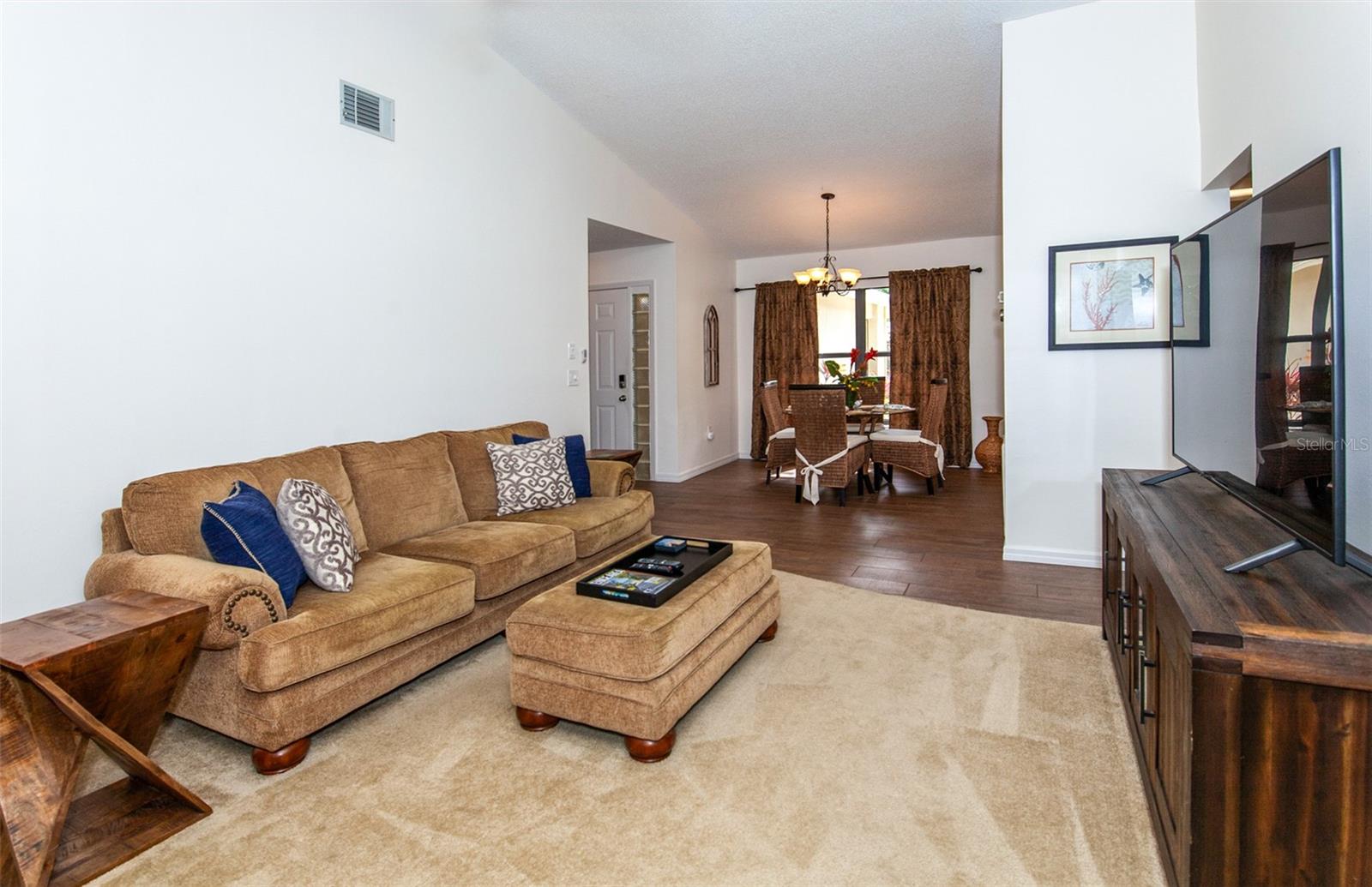 Image 14 of 71 For 247 Southampton Lane 272