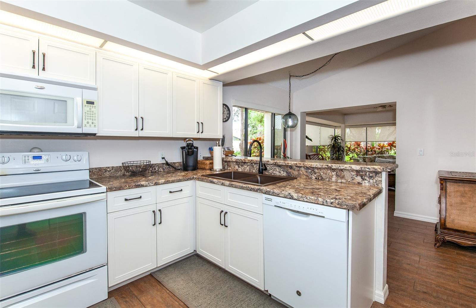 Image 16 of 71 For 247 Southampton Lane 272