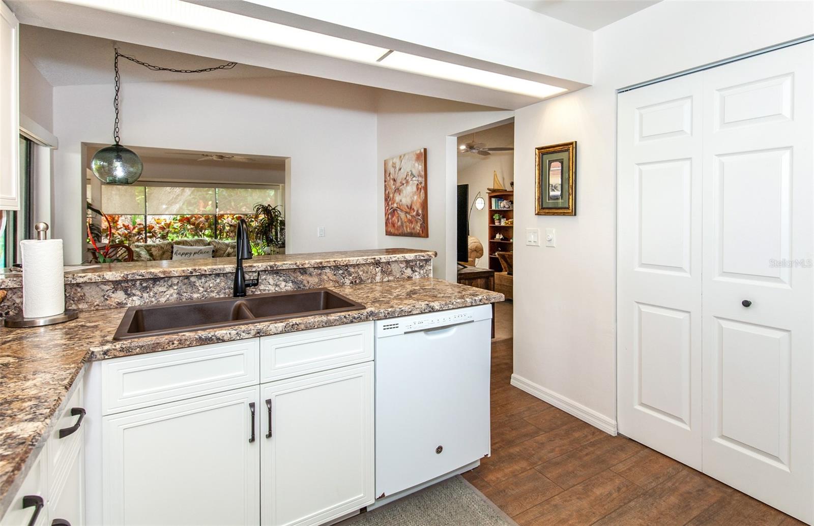 Image 17 of 71 For 247 Southampton Lane 272