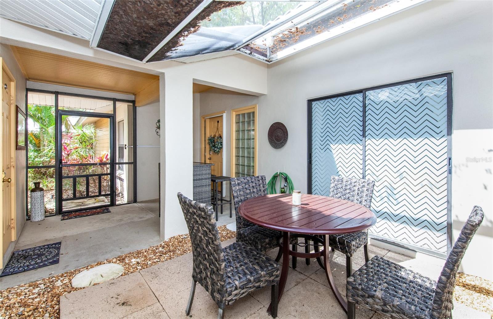 Image 42 of 71 For 247 Southampton Lane 272