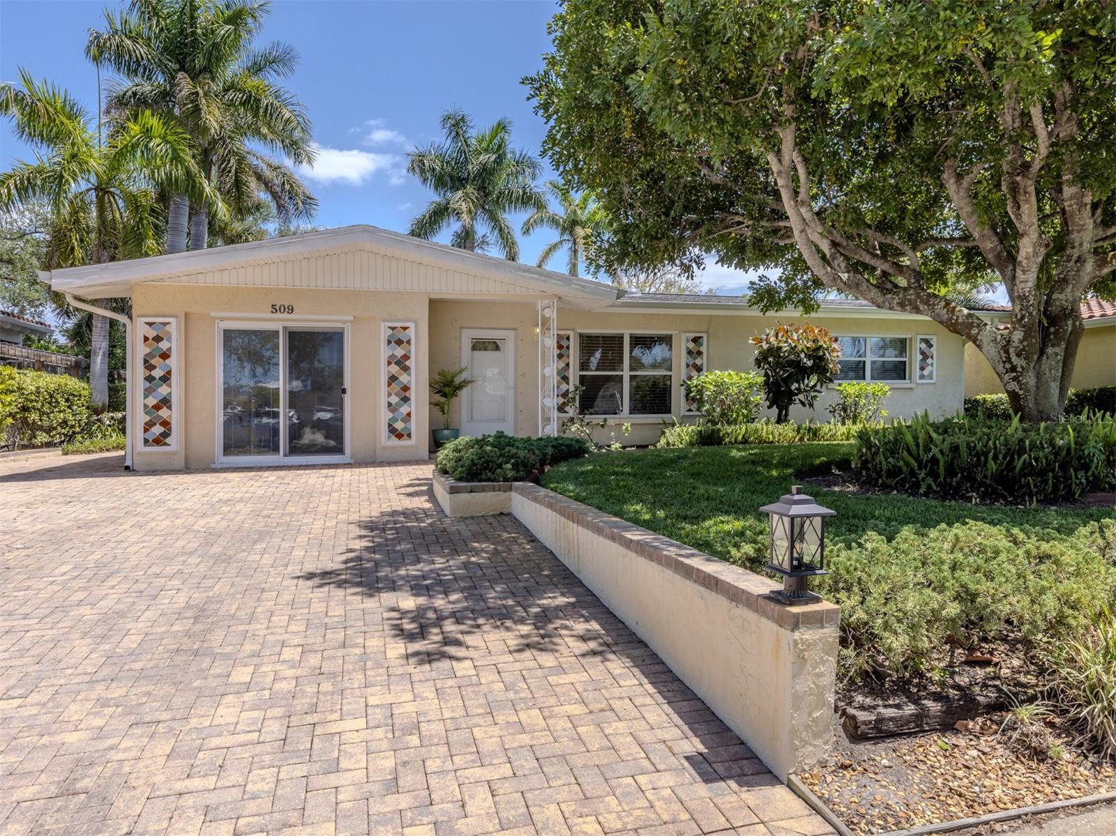 Details for 509 Harbor Drive S, VENICE, FL 34285