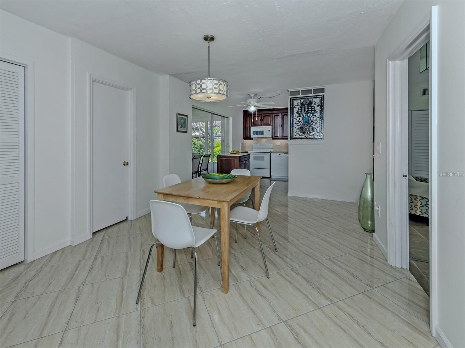 Image 11 of 53 For 509 Harbor Drive S