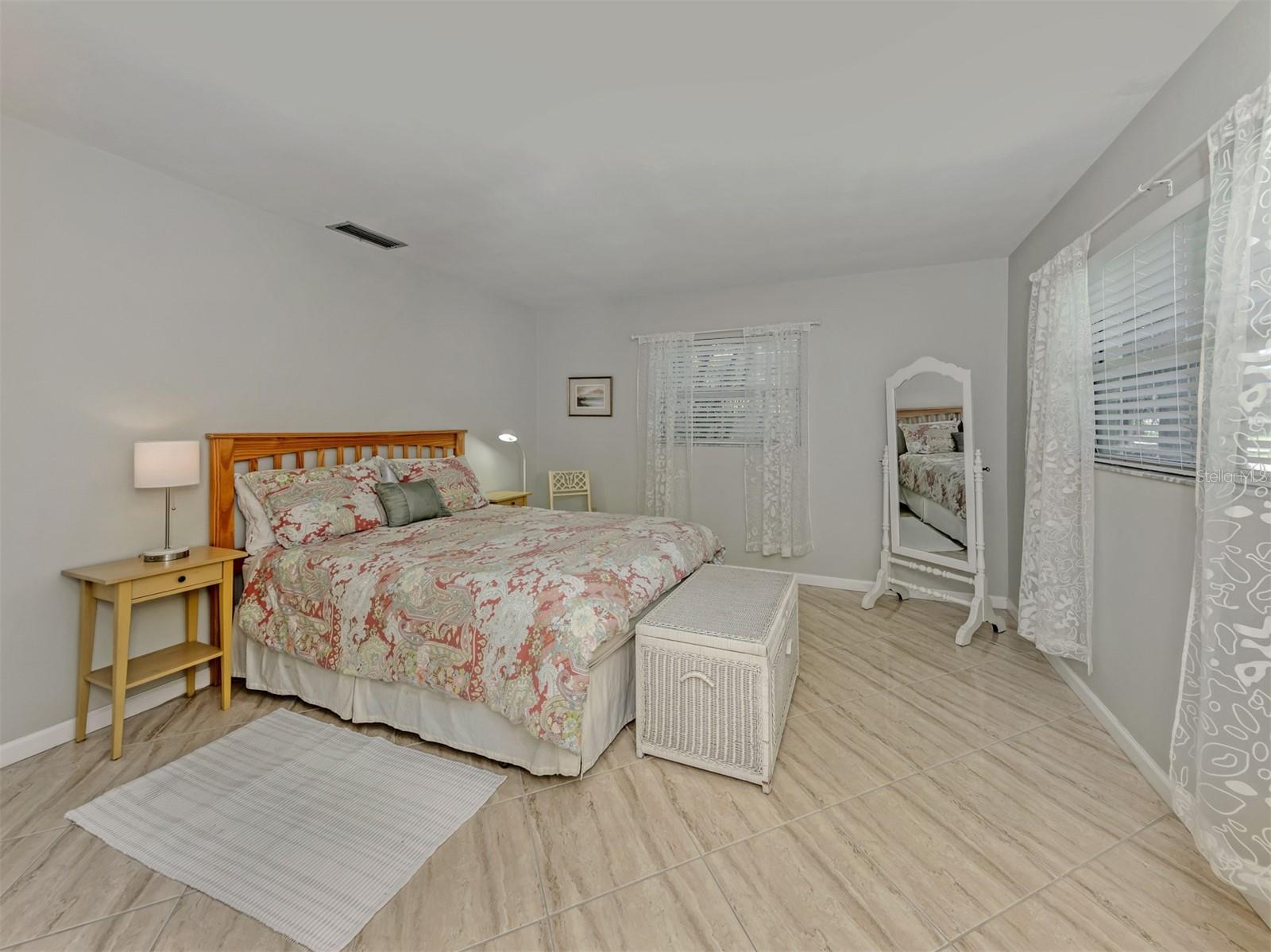 Image 15 of 53 For 509 Harbor Drive S