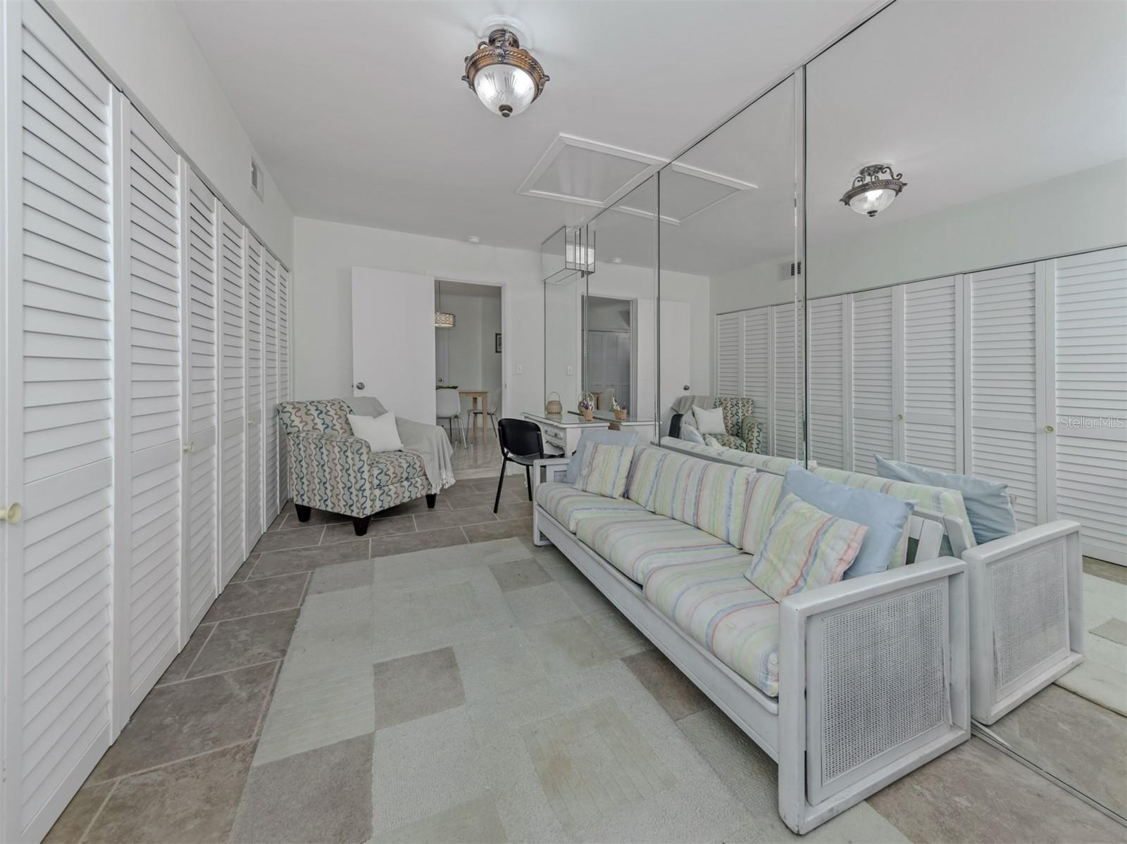 Image 21 of 53 For 509 Harbor Drive S