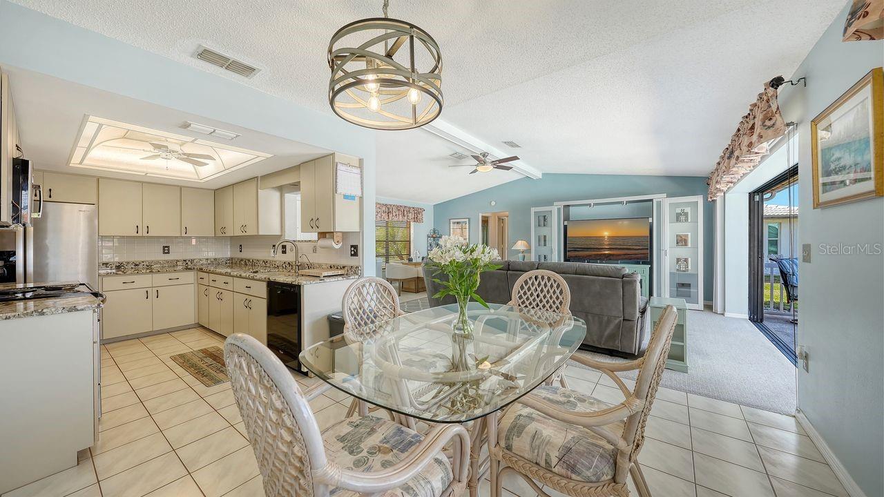 Image 10 of 34 For 723 Portia Street N