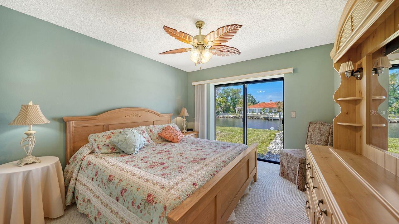 Image 16 of 34 For 723 Portia Street N