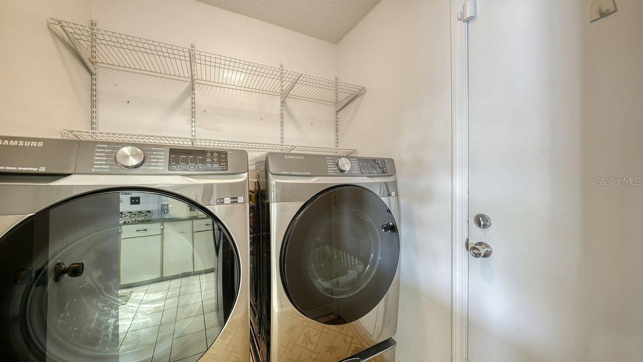 Image 20 of 34 For 723 Portia Street N