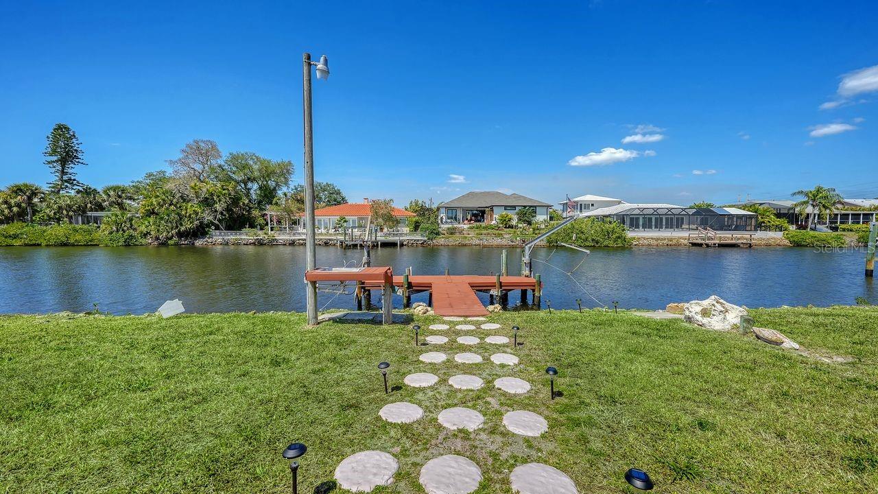 Image 25 of 34 For 723 Portia Street N