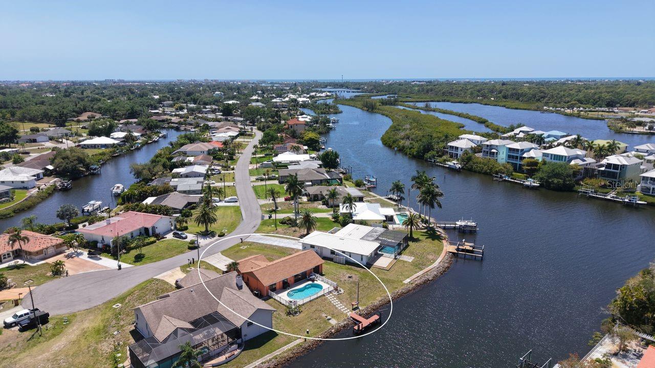 Image 33 of 34 For 723 Portia Street N