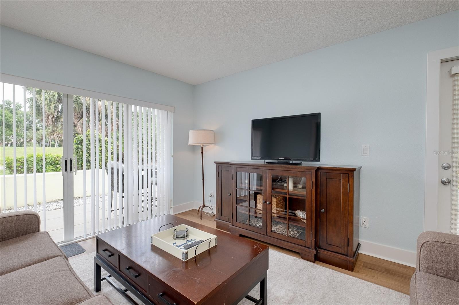 Image 12 of 63 For 303 Wexford Terrace 183