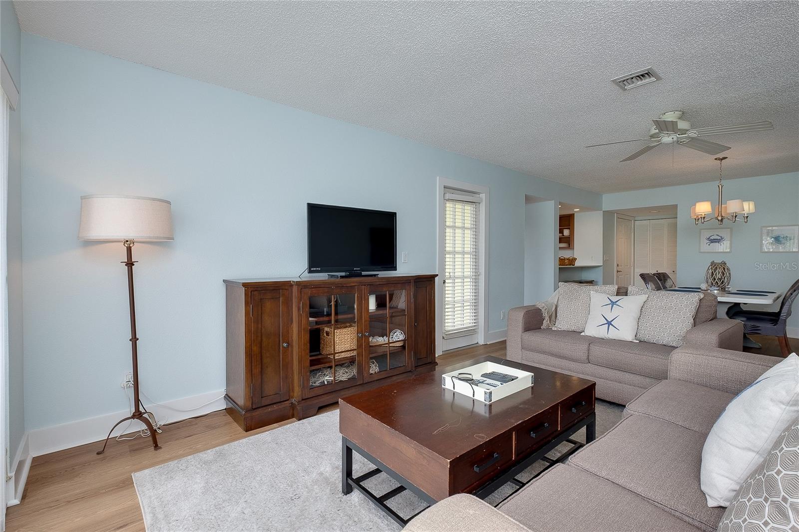 Image 13 of 63 For 303 Wexford Terrace 183