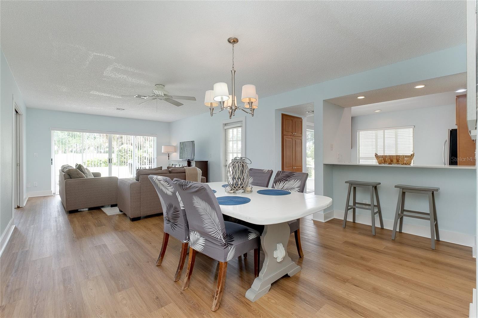 Image 23 of 63 For 303 Wexford Terrace 183