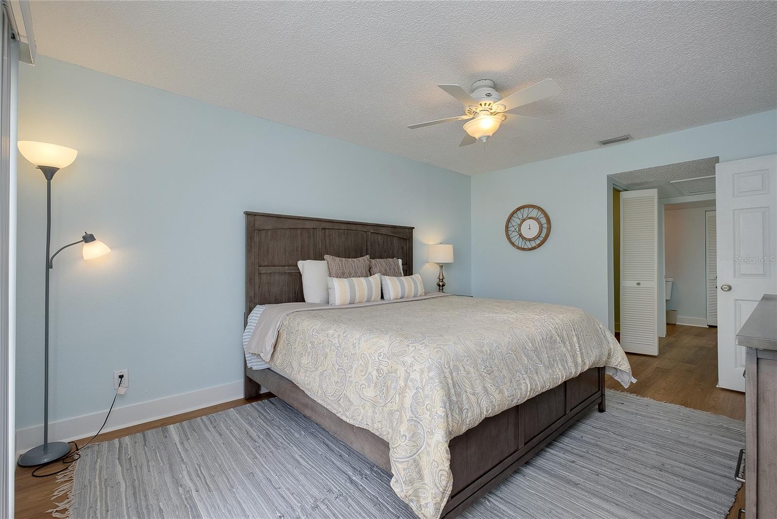 Image 29 of 63 For 303 Wexford Terrace 183