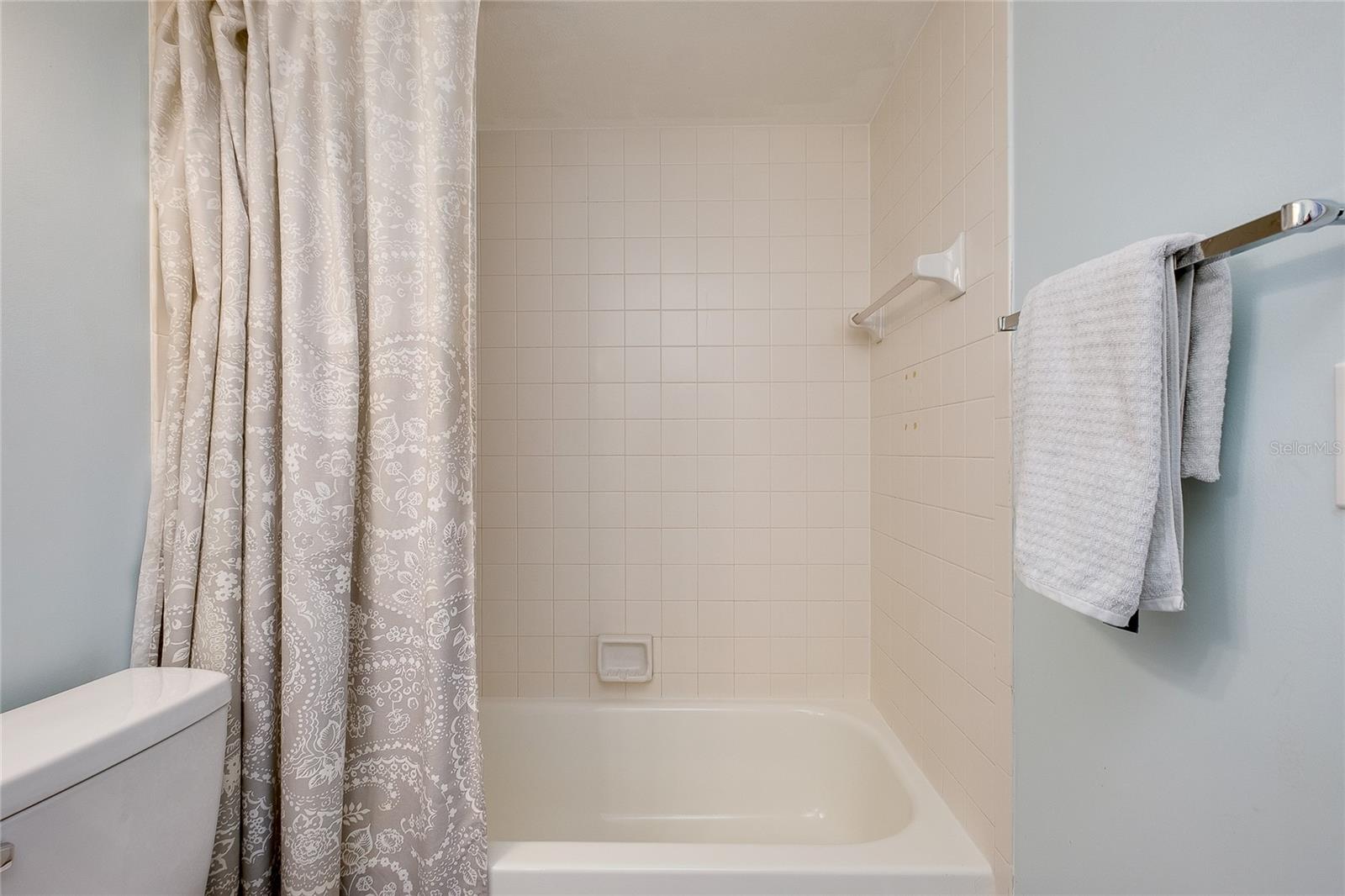 Image 39 of 63 For 303 Wexford Terrace 183