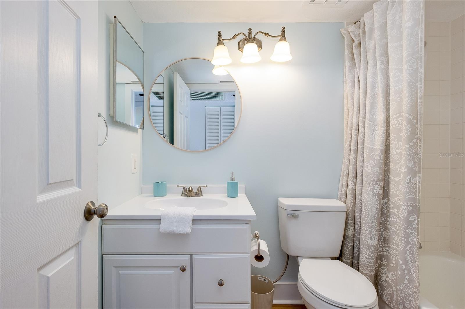 Image 40 of 63 For 303 Wexford Terrace 183