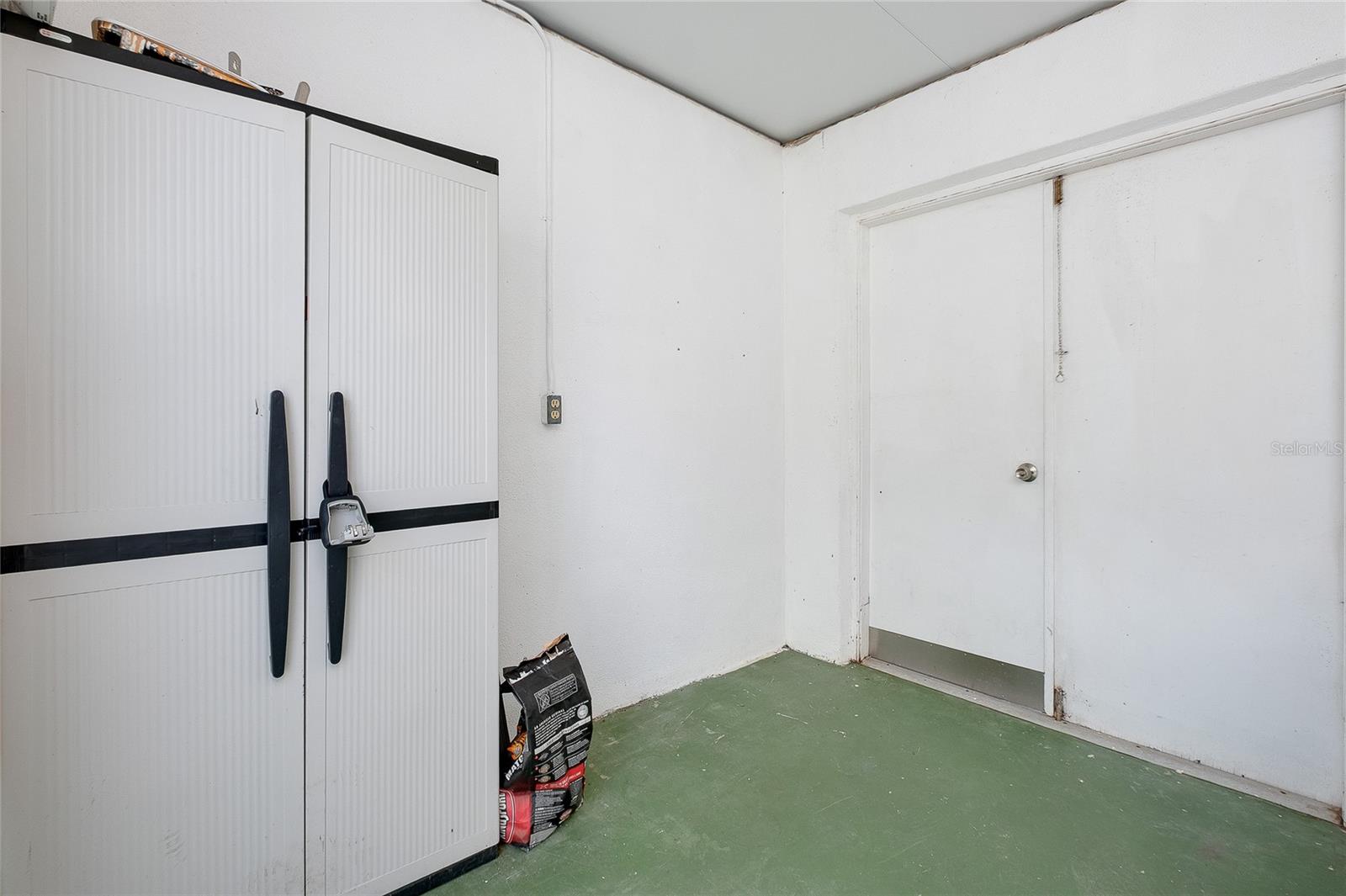 Image 42 of 63 For 303 Wexford Terrace 183