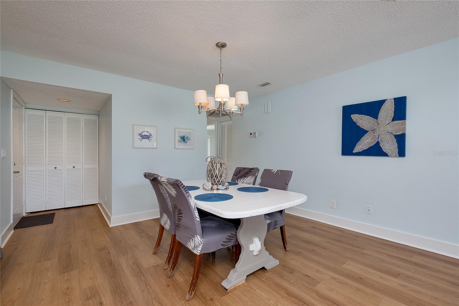 Image 7 of 63 For 303 Wexford Terrace 183