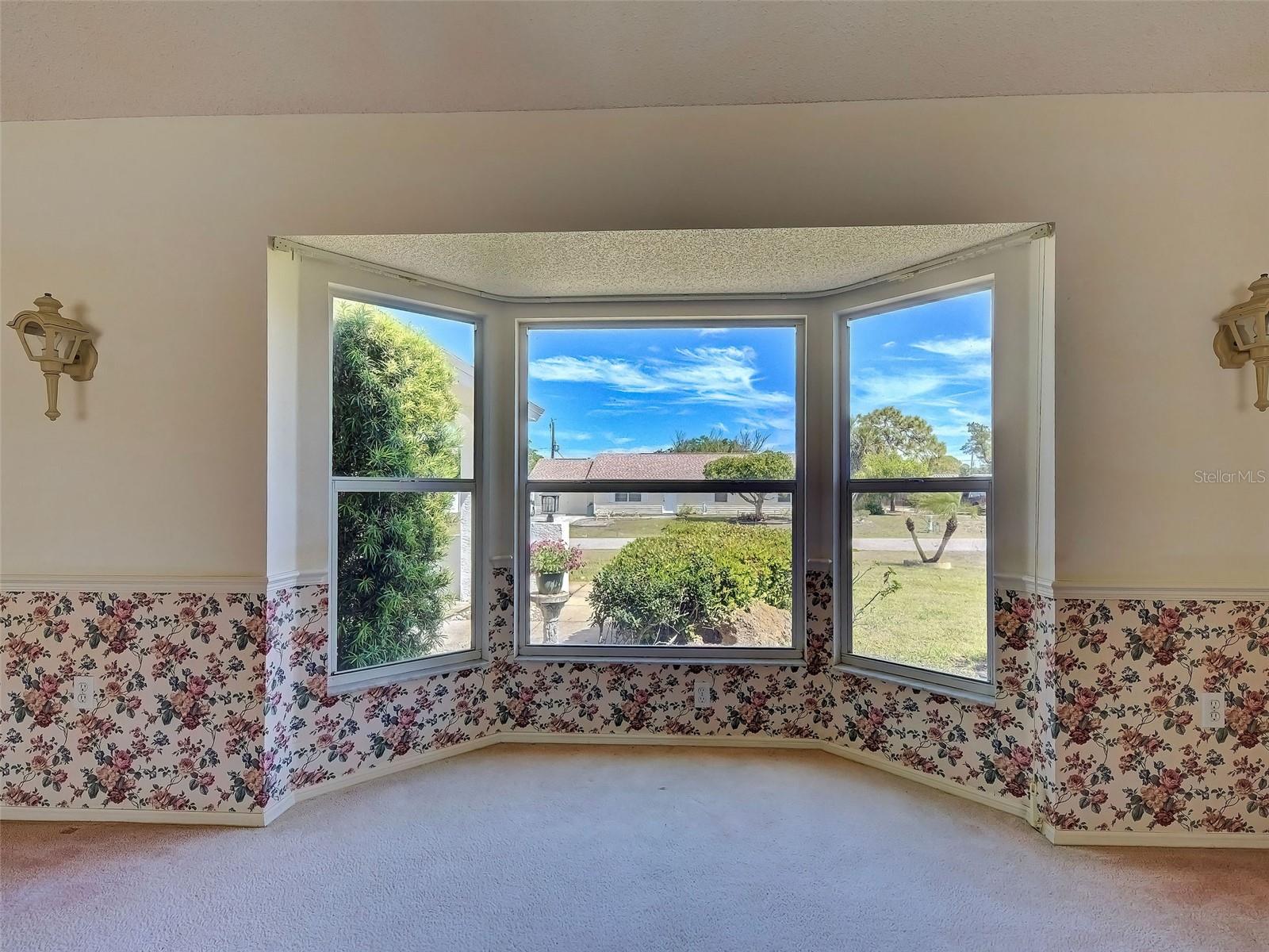 Image 16 of 73 For 1537 Crest Drive